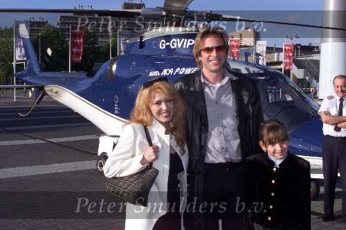 Rotterdam 12 juli 2000
Premiere Cirque du Soleil bij AHOY.
Adam Curry en Patricia Paay en hun dochter kwamen met een helicopter