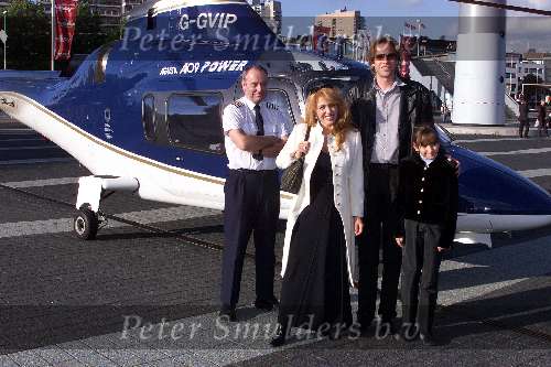 Rotterdam 12 juli 2000
Premiere Cirque du Soleil bij AHOY.
Adam Curry en Patricia Paay en hun dochter kwamen met een helicopter