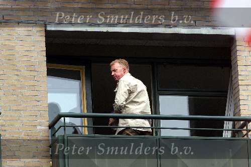 Amsterdam 27 juli 2000
Andre v Duin aan het werk in het appartement van zijn ex vriend Eelco