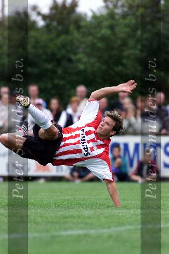 Valkenswaard 21 juli 2000
de Valk - PSV ter voorbereiding van seizoen 2000/2001
Arnold Bruggink
Mooie aktie omhaal