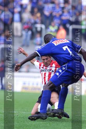 Genk 29 juli 2000
Genk-PSV 0-1
Jan Heintze in duel met Mike Origi