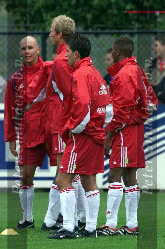 Amsterdam 5 juli 2000
Eerste training van AJAX seizoen 2000/2001 met een geheel nieuwe outfit van kledingsponsor ADIDAS
Jan v Halst