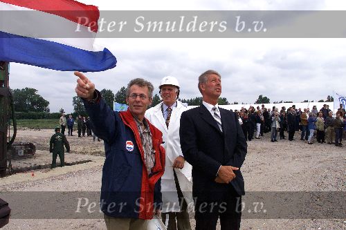 Vinkeveen, 7 juli 2000
1e paal Buitenborch


PETER SMULDERS BV