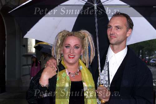 Amsterdam 27 juli 2000
Premiere Circus van Azie in Carre
Karin Bloemen met man