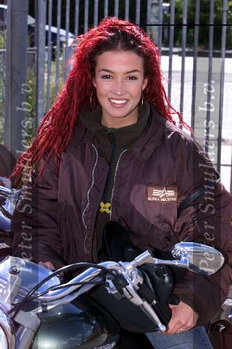 Amsterdam 10 juli 2000
Uitreiking CD van Katja schuurman bij Bunjy jumping Amsterdam.
Katja Schuurman op haar moter