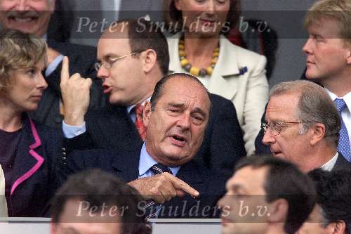 Rotterdam, 2 juli 2000   Euro 2000
Finale EK Tusen Frankrijk-Italie, eindstand 2-1 na verlenging.
Koning Albert in gesprek met Chirac