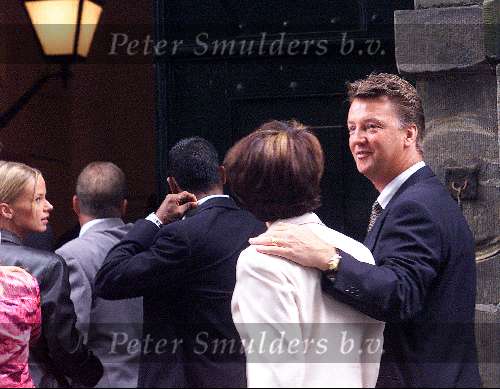 Amsterdam, 8 juli 2000
Trouwen Patrick kluivert met zijn Angela
Louis v Gaal
