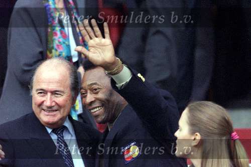 Rotterdam, 2 juli 2000   Euro 2000
Finale EK Tusen Frankrijk-Italie, eindstand 2-1 na verlenging.
Pele met president
