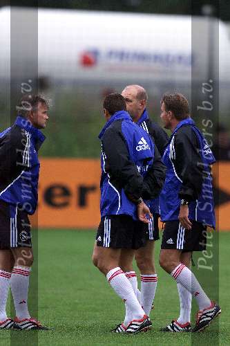 Amsterdam 5 juli 2000
Eerste training van AJAX seizoen 2000/2001 met een geheel nieuwe outfit van kledingsponsor ADIDAS
Peter Boeve-Johnny v \\\'t Schip en Leo v Veen en Co Adriaans