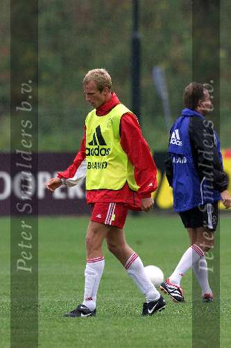 Amsterdam 5 juli 2000
Eerste training van AJAX seizoen 2000/2001 met een geheel nieuwe outfit van kledingsponsor ADIDAS
Peter Hoekstra