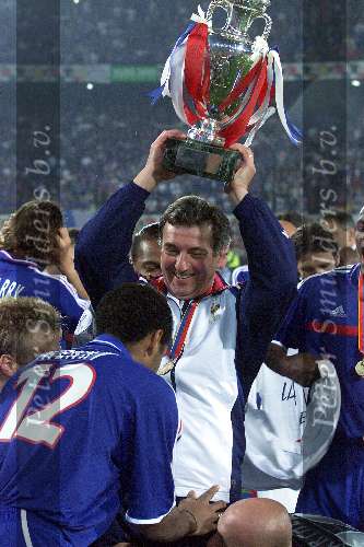 Rotterdam, 2 juli 2000   Euro 2000
Frankrijk-Italie, eindstand na verlenging 2-1
Roger Lemerre