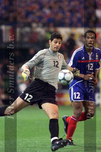 Rotterdam, 2 juli 2000   Euro 2000
Frankrijk-Italie, eindstand na verlenging 2-1
Francesco TOLDO