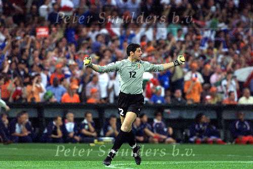 Rotterdam, 2 juli 2000   Euro 2000
Frankrijk-Italie, eindstand na verlenging 2-1
Francesco TOLDO