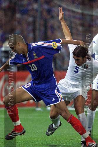 Rotterdam, 2 juli 2000   Euro 2000
Finale EK Tusen Frankrijk-Italie, eindstand 2-1 na verlenging.
Matchwinnaar Trezeguet in duel met Cannavaro