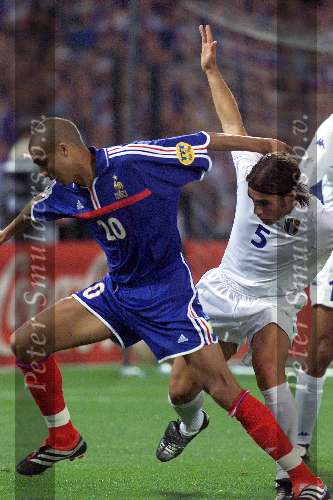 Rotterdam, 2 juli 2000   Euro 2000
Frankrijk-Italie, eindstand na verlenging 2-1
matchwinnaar DAVID TREZEGUET in duel met Fabio Cannavaro