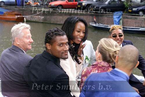Amsterdam, 8 juli 2000
Trouwen Patrick kluivert met zijn Angela
Winston Bogarde met vrouw