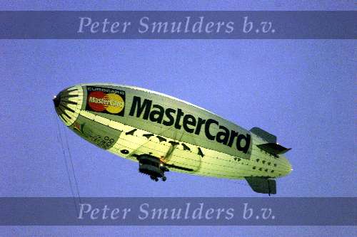 Rotterdam, 2 juli 2000   Euro 2000
Frankrijk-Italie, eindstand na verlenging 2-1
Zeppelin van Master Card