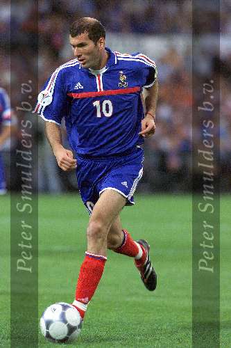 Rotterdam, 2 juli 2000   Euro 2000
Finale EK Tusen Frankrijk-Italie, eindstand 2-1 na verlenging.
De beste speler van het toernooi Zinedine Zidane