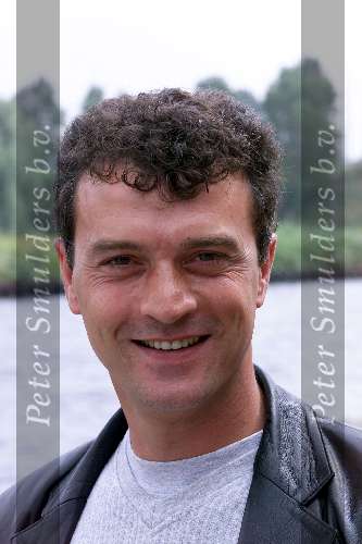 Amsterdam 25 juli 2000

SBS 6 winterprogrammering 2000
de Vries uit de Vlaamse Pot

Peter Smulders bv