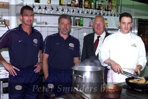 Oitsrewijk 21 juli 2001
Erik Gerts, Ernie Brandts en Henk Verhoeven in de keuken van de Rosep