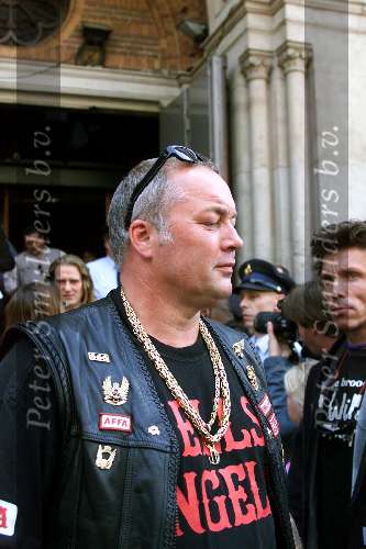 Amsterdam 16 juli 2001
Crematie van Herman Brood.
de dienst was in Pardiso
Hells Angel Lange Willem




Peter Smulders bv