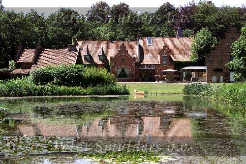Rijkvorsel 4 juli 2001
Nieuwe huis van Patricia Paay en Adam Curry.