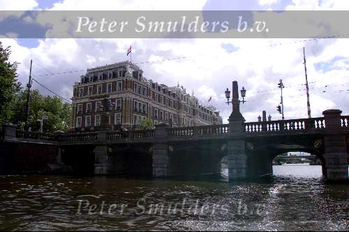 Amsterdam, 24 Juli 2002
Route Vinkeveen-Amsterdam per sloep( boot)
Amstel hotel met brug Sloepenroute