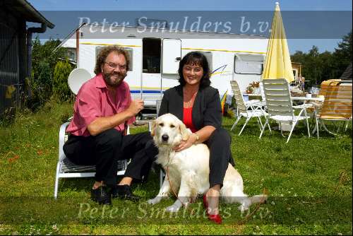 Uelsen 12 juli 2002
Arie Ribbens  en Cea in de caravan