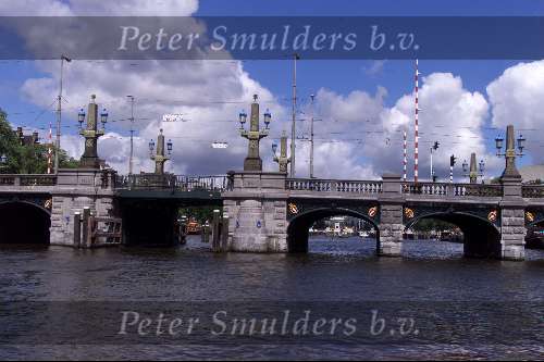 Amsterdam, 24 Juli 2002
Route Vinkeveen-Amsterdam per sloep( boot)
Amstel hotel met brug  Sloepenroute