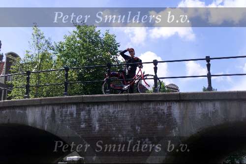 Route van Vinkeveen naar Amsterdam via Ouderkerk a/d Amstel
Brug Amsterdam met fietser  Sloepenroute