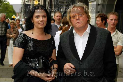 Amsterdam 7 juli 2002
Premiere Noord Koreaans staats circus
Eddy  Ouwens met vriendin