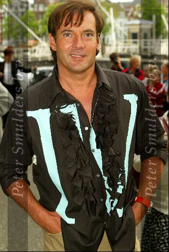 Amsterdam 7 juli 2002
Premiere Noord Koreaans staats circus
Gerard Joling
