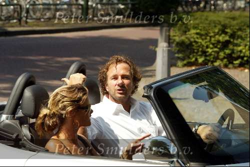 Laren 27 juli 2002
Herman Heinsbroek met zijn vrouw in BMW Z8 Cabrio