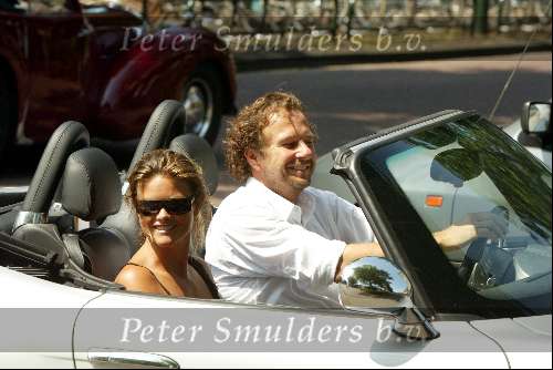 Laren 27 juli 2002
Herman Heinsbroek met zijn vrouw in BMW Z8 Cabrio