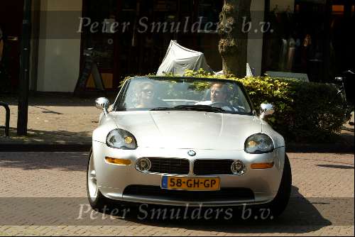 Laren 27 juli 2002
Herman Heinsbroek met zijn vrouw in BMW Z8 Cabrio