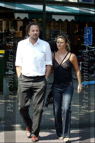 Laren 27 juli 2002
Herman Heinsbroek met zijn vrouw Judith Heinsbroek
Peter Smulders bv