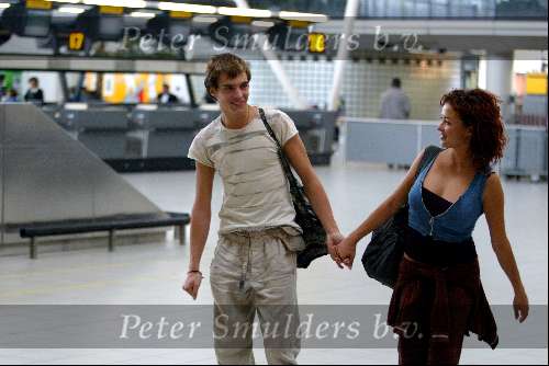 Haarlemmermeer 4 juli 2002
Katja Schuurman met haar nieuwe vriendje op schiphol
