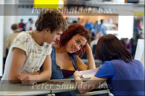 Haarlemmermeer 4 juli 2002
Katja Schuurman met haar nieuwe vriendje op schiphol