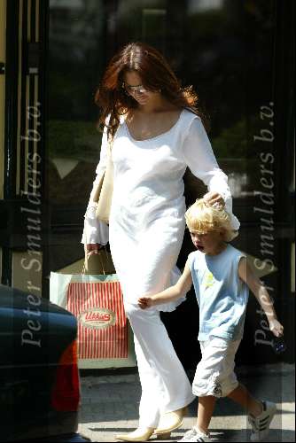 Laren 27 juli 2002
Leontine Borsato zwanger met Luca