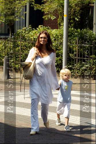 Laren 27 juli 2002
Leontine Borsato zwanger met Luca