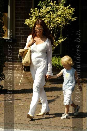 Laren 27 juli 2002
Leontine Borsato zwanger met Luca