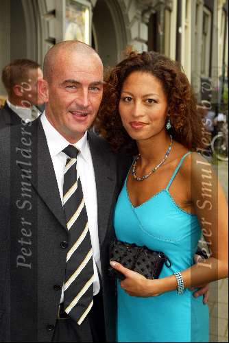 Amsterdam 7 juli 2002
Premiere Noord Koreaans staats circus
Maureen du Toit met vriend