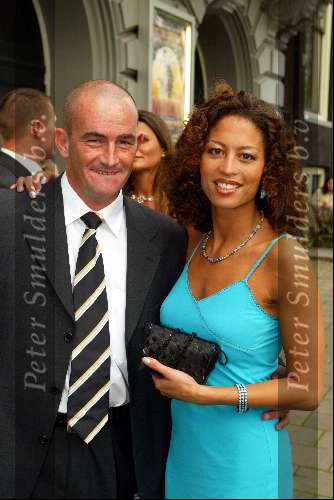 Amsterdam 7 juli 2002
Premiere Noord Koreaans staats circus
Maureen du Toit met vriend