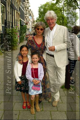 Amsterdam 7 juli 2002
Premiere Noord Koreaans staats circus
Paul v Vliet met vrouw en kleinkinderen