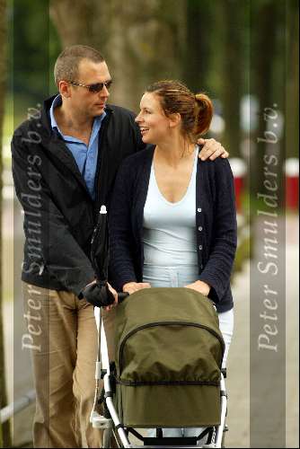 WEESP 8 juli 2002
Pernille la lau met man en kind aan het wandelen