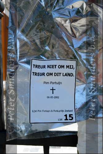 Provesano 20 juli 2002
Begrafenis Pim Fortuyn in Italie
zijn graf, huis en de kerk