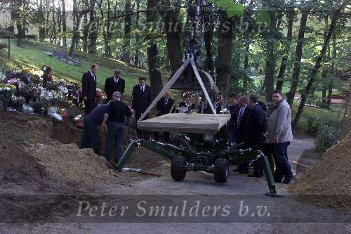 Velsen 19 Juli 2002
Opgraving lijk Pim fortuyn om te worden overgebracht naar Italie.