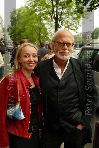 Amsterdam 7 juli 2002
Premiere Noord Koreaans staats circus
Rob Houwer met vriendin