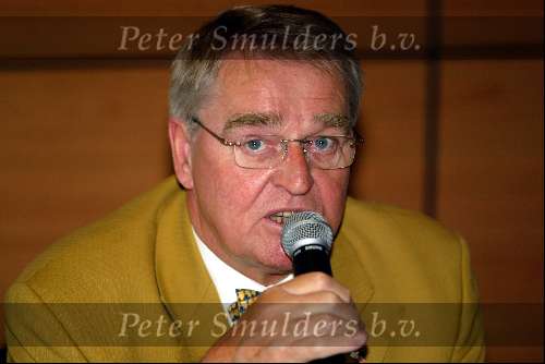 Waalwijk 22 juli 2002
Perspresentatie seizoen 2002/2003 RKC
voorzitter Snoeren