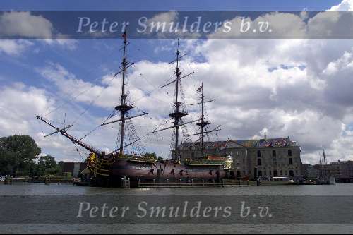 Amsterdam, 24 Juli 2002
Het scheepvaartmuseum met op de voorgrond het VOC Schip
Sloepenroute